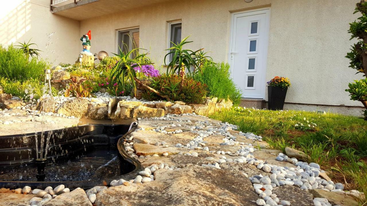 Apartment Tara Pula Luaran gambar