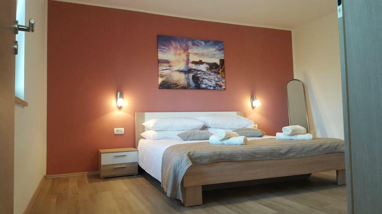 Apartment Tara Pula Luaran gambar