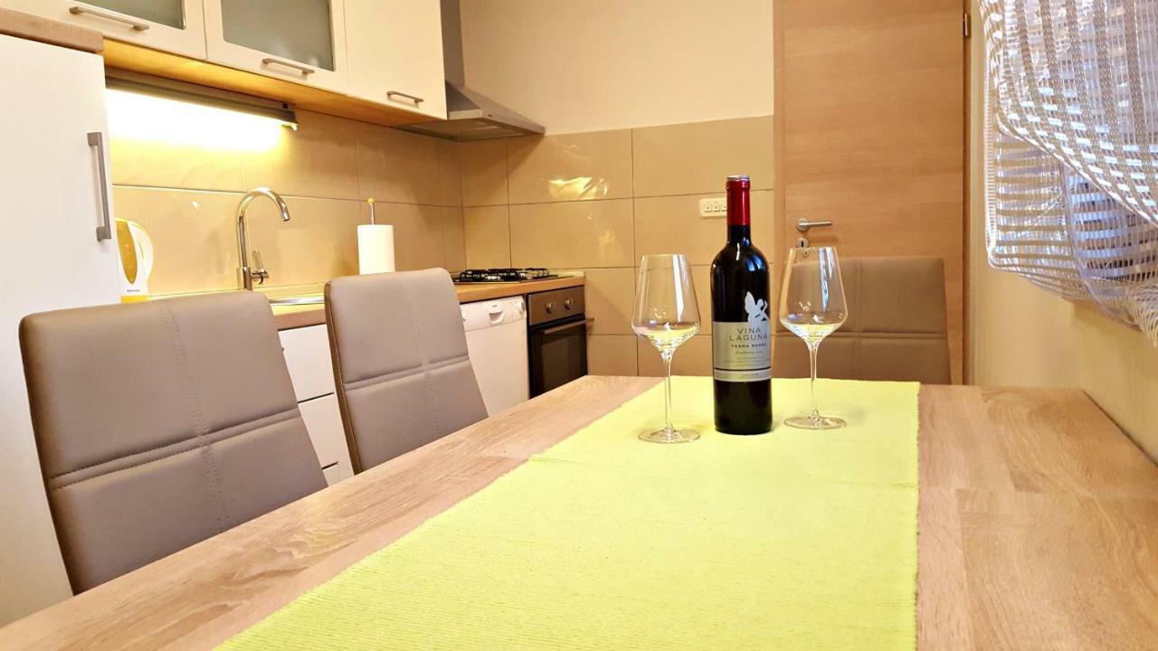 Apartment Tara Pula Luaran gambar