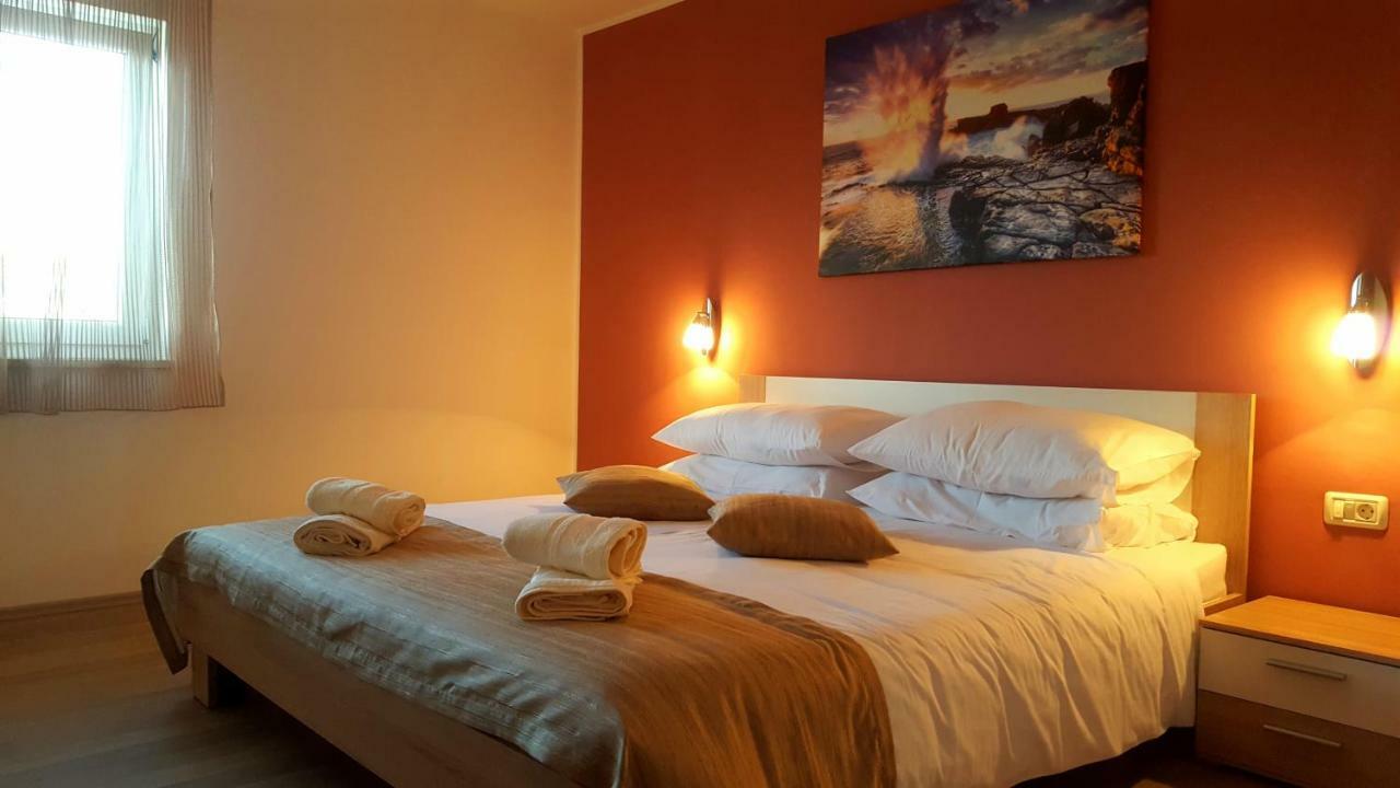 Apartment Tara Pula Luaran gambar